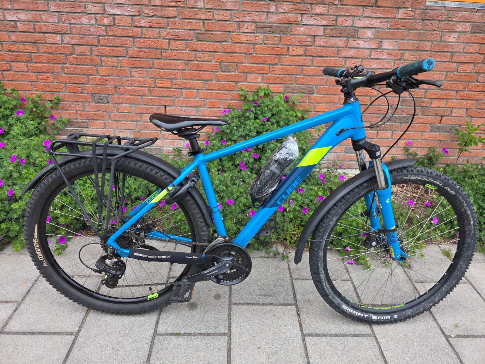 Custom build donkerblauwe Cube fiets — Bikes Recycs Middelburg